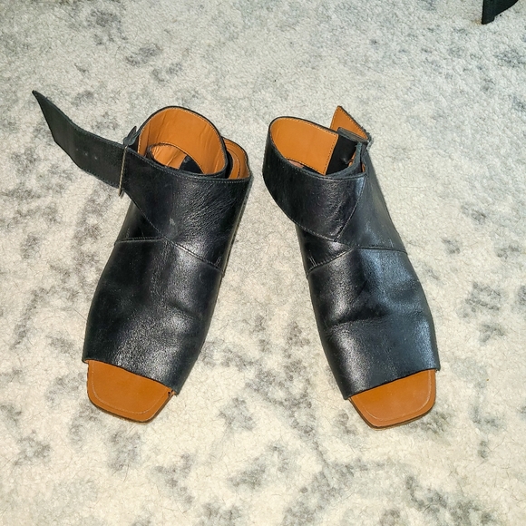 Zara basic collection black leather strap sandals